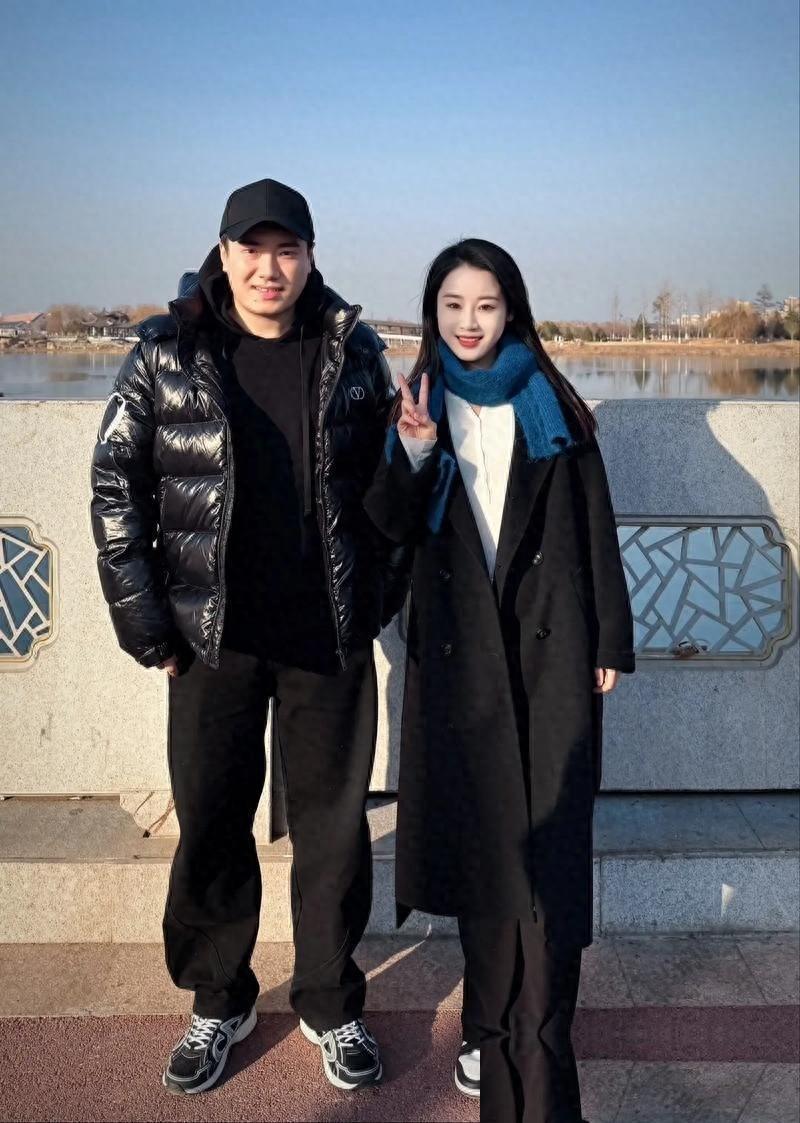 开云体育-两次嫁给梁靖崑，退圈安心照顾两个儿子，如今丈夫成为大学教授